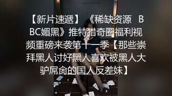 鲍鱼粉嫩颜值高的性感小美女家中和网友约啪，用超大振动棒玩的直流水嗷嗷大叫后狠狠爆插，男友在旁边拍摄直播