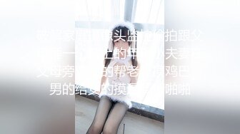 短发人妻母狗少妇，束缚着骚奶子让大哥后入草屁股，自己舔着假鸡巴呻吟诱惑狼友，深喉口交激情上位浪叫不断