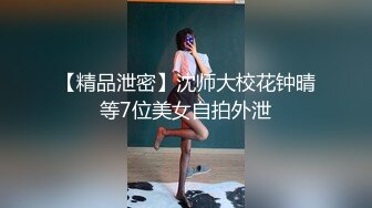 小马丶寻花斑点裙短裤外围嫩妹，腰细胸大蹲地特写口交，拉着手后入猛操晃动奶子，上位骑乘抽插猛操