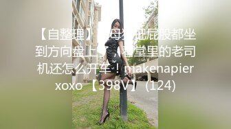 养生打炮胖男大保健找了个熟女，按摩床上撸管上位骑乘抽插没几下就了