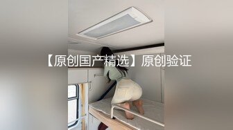 活泼可爱眼镜萌妹【甜心嗲妹】逼逼塞着跳蛋撩起裙子露出，自摸诱惑非常诱人很是诱惑不要错过