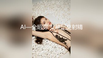 顶级美乳蜜桃臀，靓女大战小丑头套男，黑丝美腿