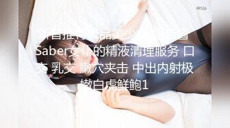  漂亮美女3P 一白一黑两根大肉棒 还是选择黑祖宗的插逼 另一根插嘴 表情很舒坦