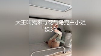 年轻就是嫩啊趁着蜜桃臀妹妹做完运动没力气扒了她的内裤就是一顿操