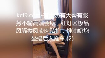 【新片速遞】2022-4-17【与熟女的故事】新晋探花，800约个试水，肌肉猛男抱起来操，扶腰后入，激情大力猛顶