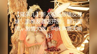 推荐【爱吃草莓】颜值嫩妹，5小时全裸掰逼揉逼，道具插穴,全程露脸乖巧听话脱光光，榜一全程指导 (3)