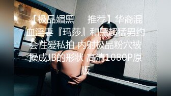 柔情似水的小女人，一个人在家陪着狼友撩骚声音甜美动人，享受在跳弹的摩擦快感之下浪荡呻吟