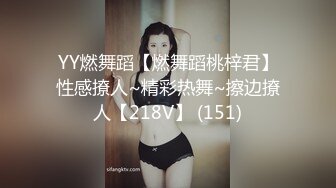 跟骚逼少妇玩个车震，这娘们好骚啊露脸让大哥玩逼无套抽插，大鸡巴干着还要自己拿道具玩阴蒂，高潮喷水好湿