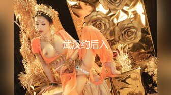 【OL风小西装美少妇】拔下裤子里面穿着丁字裤，大肚子猥琐男腰操逼，骚穴骑乘自己动，射的太快无法满足