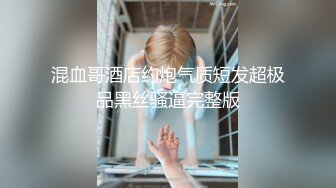 露脸少妇求调教，黑丝高跟情趣，乖巧听话让大哥道具双插逼逼和菊花，尿尿给狼友看淫声荡语滴蜡刺激