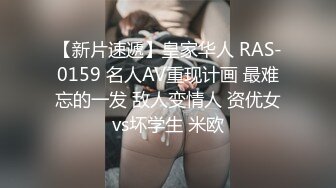   极品瑜伽教练牛仔裤女神上演一字马 这个姿势干逼礼物不断 肤白貌美 罕见尤物