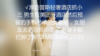 cd月儿：直男小哥吃着cd姐姐的大鸡，后面被ts大鸟姐姐弄得舒舒服服，双重享受，被两个tscd姐姐猛爆