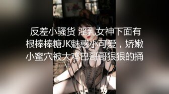 哥们当面玩弄媳妇，看着媳妇再别人身下被蹂躏，绿奴兴奋到爆炸。