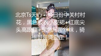   吸烟的风骚小女人露脸跟小哥激情啪啪，胸的发财很迷人，让小哥舔逼交大鸡巴