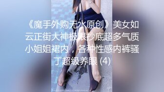 红唇妖艳女同很会玩大尺度双女秀，牛奶抹逼互舔粉穴，骑乘叠在一起假屌抽插，上下套弄假屌，手指抠入极其淫荡