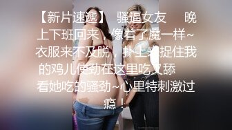 无敌大骚逼性感展示，露脸小少妇颜值不错情趣装诱惑，虐逼高手给逼逼吃水果，菊花里塞芒果，精彩刺激好淫荡