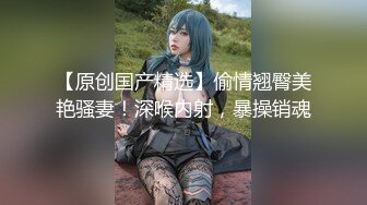 塑料姐妹花黑丝情趣吃着冰激凌跟狼友互动撩骚，听狼友指挥看逼逼，互相掰开骚穴特写给狼友展示，淫声荡语