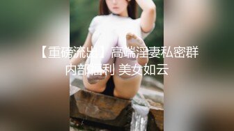 超棒女神丰乳肥臀有点妖艳，翘起屁股特写电臀，一线天极品馒头穴