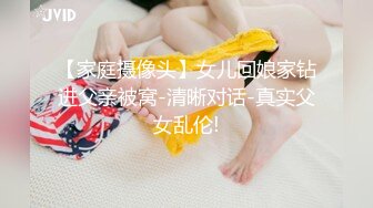 【新片速遞】  熟女妈妈 穿着开档灰丝 被大鸡吧无套输出 这稀毛鲍鱼又肥又黑 水挺多 沉浸式享受 