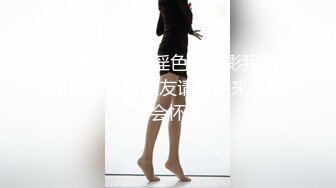 牛仔短裤大长腿贫乳美女和炮友居家啪啪，近距离特写口交舔屌，翘起屁股舔逼后入撞击美臀，毛毛修剪过掰穴诱人