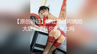 帅小伙玩弄黑丝骚女友，吃奶玩逼道具抽插，口交大鸡巴