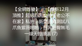 【新片速遞】商场女厕偷拍 牛仔裤美女憋不住了 半蹲着尿 好黑的B