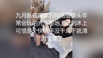 学生制服极品美女！性感美腿丝袜！地上假吊骑乘深插，搞的嫩穴好湿，白嫩美臀特写，上下套弄爽翻