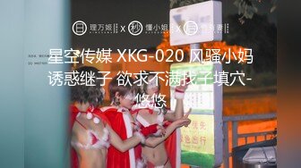 家中穿着情趣内衣的女友吃鸡巴