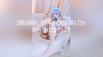 -真大胆 四眼仔和漂亮空姐制服美女大白天在绿化带广告牌后面啪啪