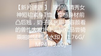 OM高挑妩媚女郎真是性爱狂野啊嘴和鼻子埋屁股里就是舔双鸡巴插后门拳头都捅到菊花里太狠了