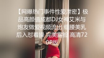 合租房洞中偷拍对门的美女洗澡哦操,人美身材也非常好