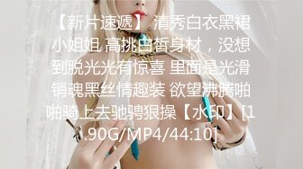   淫荡新人美少妇！抓起大屌贪婪吸吮！高难度姿势，倒着无毛骚逼抽插，射在嘴里吃精