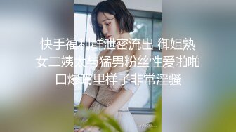 有钱人的快乐就是这么枯燥无味 ktv点三个妹子 一个唱歌 两个舔脚