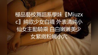 肚兜情趣黑丝诱惑极品美女展示人体艺术，无毛白虎逼很是性感诱惑，各种撩骚互动狼友直播激情，精彩不要错过