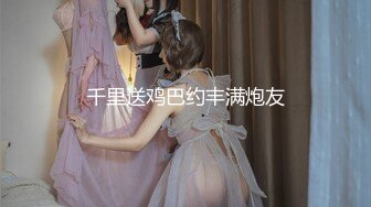 大神潜入商场女厕近距离偷窥牛仔短裤美女的大肥鲍