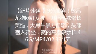 甜美牛仔短裤妹子，穿上白色网袜沙发上骑坐抽插，床上侧入大力猛操呻吟