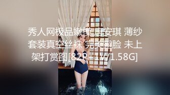 淫荡红唇骚女大白天驾车和炮友户外车震，后座口交舔屌张开双腿抽插，上位骑乘自己动，大屁股上下套弄闭眼享受