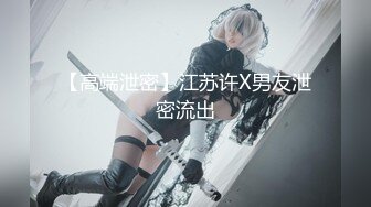 【新片速遞】高利贷无力偿还的两个妹子被带到出租房要求脱光衣服站在一起拍裸照