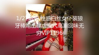 巨乳美少妇刚生完孩子就在房间中发骚，直播全裸自慰给狼友看看