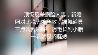  肉感十足颜值美女给炮友交自慰诱惑，展示活隔着舔弄，单腿网袜翘起屁股露肥逼