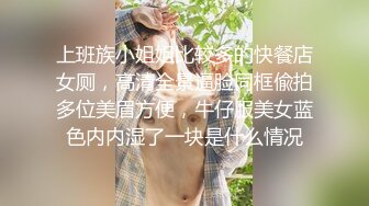  姐妹花露脸一起伺候大哥，丝袜情趣让大哥无套抽插轮流爆草