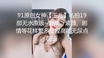 -变态男让年轻貌美的妻子故意勾搭外卖小伙 还偷拍操逼过程