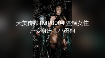 STP30922 女主播为吸引粉丝,录制户外弹吉他唱歌MV，故意不穿内裤不经意间露出来给粉丝当福利 VIP0600