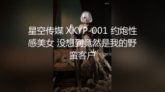 清纯小美女露脸深夜陪狼友撩骚，全程露脸逼逼粉嫩奶子还不小，揉奶玩逼特写展示，隔着屏幕要舔哥哥大鸡巴