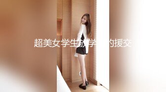 20岁活力美少女，掏出大奶子揉捏，圆润大肥臀脱下内裤，中指扣入粉穴高潮流出白浆