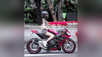 【新片速遞】  商场女厕近距离偷窥牛仔短裤少妇的多毛小黑鲍