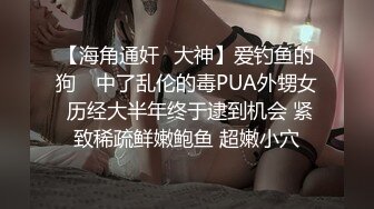 剛生過孩子的大奶脯乳期輕熟女,孩子邊上哇哇哭叫,哄完孩子來表演