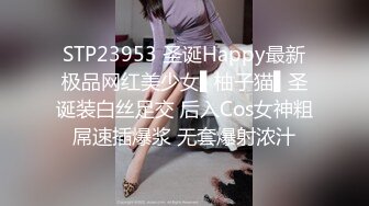 -网红美女情趣装黑丝露出白嫩贫乳 一脸呆萌 振动棒磨蹭 抽插无毛小穴