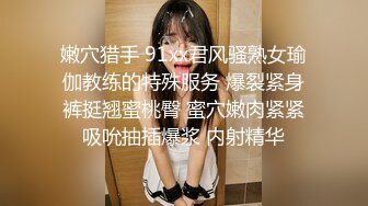  风骚美少妇寻求刺激，打着电话被无套后入操逼，表情夸张极其享受特写超粉穴